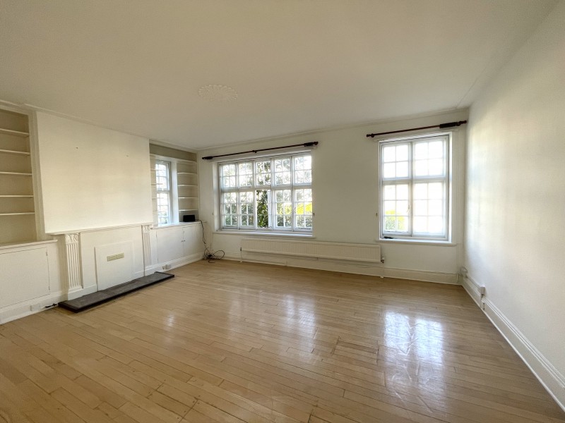 Astell Large Bedroom